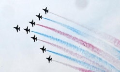 ‘블랙 이글스’ 출격…화려한 에어쇼에 시민들 ‘탄성’