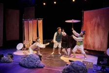 어둠 속 빛 따라 펼쳐지는 전래동화