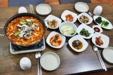충북 보은 맛집 코끼리식당 자연산 버섯전골 제공