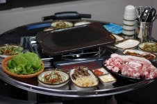 제주도 맛집 흑돼지브라더스 표선 직영점, 연탄불로 초벌한 제주산 흑돼지 제공
