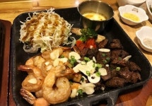 홍대 맛집 모모스테이크저렴한 가격 대비 푸짐한 스테이크 정식 제공