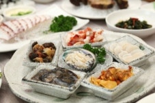 통영 맛집 울산다찌집, 당일 해산물 재료로 한 메뉴 제공