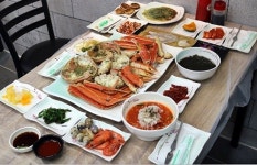 강릉 주문진 맛집 대게나라, 대게·킹크랩·랍스타 등 동해안 별미를 한상에 선보여
