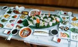 속초 맛집 왕건횟집, 신선한 활어회와 푸짐한 해산물 요리 선봬