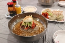 강남 맛집 속초붉은대게, 코다리가 들어간 시원한 냉면 선보여