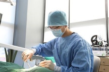 임플란트 시술 전 자연치아 살리기, 보존치료가 우선되야