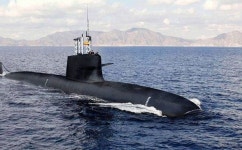 인도 최초 핵잠수함, 해치열고 출항해 10개월간 보수작업