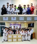 월드스타클래스 태권도장 수련생들, 소외계층에 사랑의 라면트리 전달