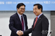 [공감신문 생생국회] 3.8 여성의날 기념 토론회 참석한 우원식·김성태 원내대표