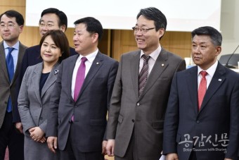 [공감신문 생생국회] '위험 외주화·균열일터 산업안전' 토론회 참석한 한국당 의원들