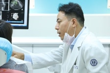 임플란트 전, 자연치아 보존 치료가 이뤄져야