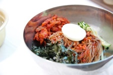 속초 맛집 김삿갓막국수, 현지식 명태회막국수에 수육까지 즐길 수 있어