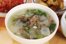군산 소고기무국 맛집 한일옥 김치찌개·닭개장도 눈길..맞은편에는 8월의 크리스마스 촬영지 초원사진관 위치해
