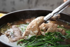 식객의 허영만도 반해버린 충무로 백숙백반 화제...맛집 위치 및 백숙의 효능은?