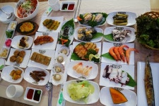 속초 동명항 맛집 왕건 횟집, 활어회·대게·킹크랩 등 다양한 메뉴 선보여