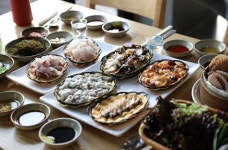 싱싱한 부산회를 바다를 바라보며 즐기기, 장씨해녀집 연화점 부산 기장 맛집 핫플레이스로 인기
