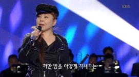 유미리 나이? 돌연 활동 접었던 이유 뭐길래 올블랙 패션으로 무대 올라