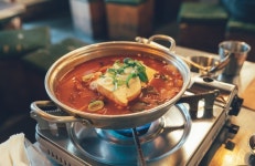 초간단 레시피 만들어먹는 김치찌개,  신 맛  잡는 방법은?