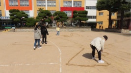 KAI에 도착한 초등학생 응원 편지와 선물…KF-21 응원할게요!