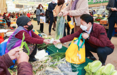 성주군, 설 명절 맞아 전통시장 찾아 소통의 시간 가져