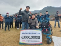 대한패러글라이딩협회 송진석 회장, 장애선수에게 휠체어 하네스 기증