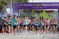 제62회 성웅 이순신 축제 백의종군길 마라톤 대회 대성황