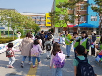 김천시, 등교길 인사하기 및 환경 취약지 정화 활동 실시