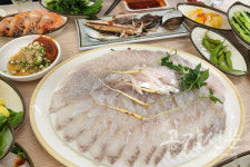 [공감신문 알쓸다정] 8월 제철회·해산물…여름에 회 먹으면 안되나요?