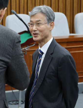 '조희대 대법원장 후보자' 심사경과보고서 채택...직무 수행 '무난' 의견