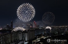 서울 주말, 불꽃축제·프로야구 경기 겹쳐 대규모 인파 예상