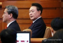 윤석열 대통령 탄핵심판 당일, 헌법재판소 출석으로 긴장 고조