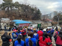 서울 성북구 정릉동에서 펼쳐진 연탄 나눔…100명의 봉사자, 4천장의 온기 전달