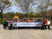 양천구치매안심센터, 치매 환자와 가족이 함께 걸었다…양천구, 공원서 참여형 행사 진행