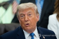 트럼프, 이란 대응 논의 중 핵 옵션 거론…고조되는 긴장