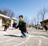 《선생님은 살아 있는 교육과정이다》 펴낸강원도 고성군 공현진초등학교 김용근 교감