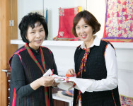 김옥현 전 동덕여대 교수와 양지나 한국색동박물관 관장