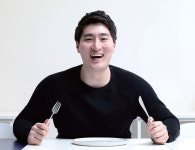 먹방 BJ 엠브로 이동현씨가 ‘대왕카스테라’ 검증에 나선 이유 | 잘못된 보도로 피해 입은 영세업자들 위해 나서 