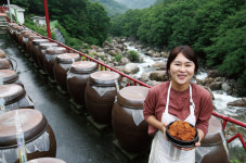 [6차산업의 기수들] 지리산 피아골 직전마을 이장 김미선 씨 | 귀향한 최연소 처녀 이장은 성공한 청년 사업가가 됐다 