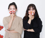 고양이, 강아지 화투로 인기 끌고 있는 ‘자매상점’ | “어릴 때 하던 놀이가 세 자매의 평생 사업이 되었어요”