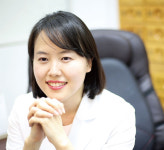 《서른의 꿈은 달라야 한다》 펴낸 최성희 자양으뜸한의원 원장 | 고연봉 애널리스트 던지고 맨땅에 헤딩! 