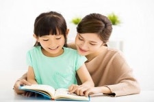 [전안나의 똑똑한 독서법] 엄마의 독해력이 자녀의 학업 성적을 좌우한다? | 부모님이 먼저 책을 읽는 것이 자녀를 돕는 방법입니다.