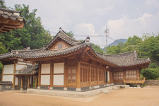 숲속 한옥에 파묻혀볼까,  음악 감상하며 읽어볼까 / 전국 이색 도서관 열전