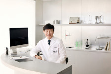 닥터지 창업자 안건영 / 화상 입은 피부과 의사, 30여 년 연구로 회복의 과학 만들기까지