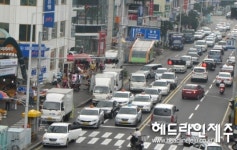시장길이 전쟁통...꽉 막힌 도로에 진땀 뻘뻘