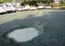 푹 꺼진 의원회관 주차장...부실시공이지 뭐겠어요