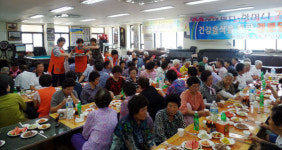 하귀농협 고향주부모임, 경로당 식사대접 봉사활동 전개