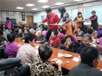 이연봉 예비후보, 건입동 경로당 찾아 급식봉사 활동