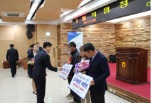 제주농협, 다문화가정 모국방문 여행권 전달