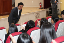 럭셔리뷰티하안지사 | 원희룡 지사 한국뷰티고 특강..."자체발광의 주도적 삶 살라"
