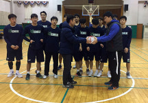 서귀포시, 설 연휴 전지훈련단 명절 떡 전달